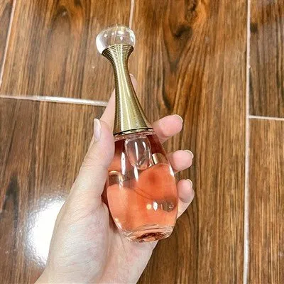 Zitrus- und Rosenparfüm